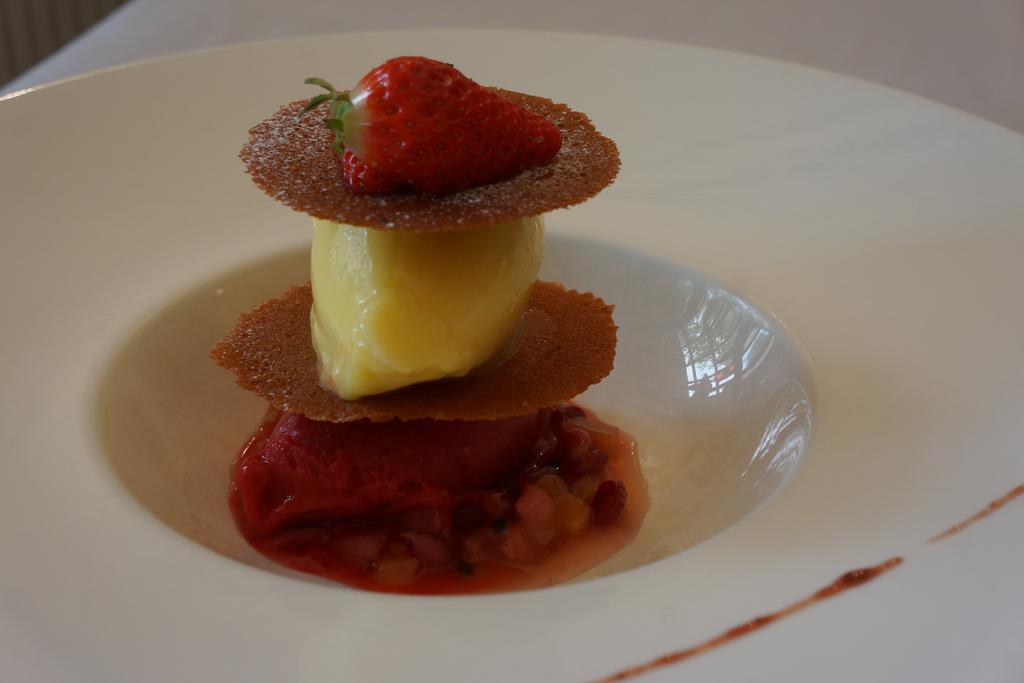 Hotel Courtille De Solutre Zewnętrze zdjęcie