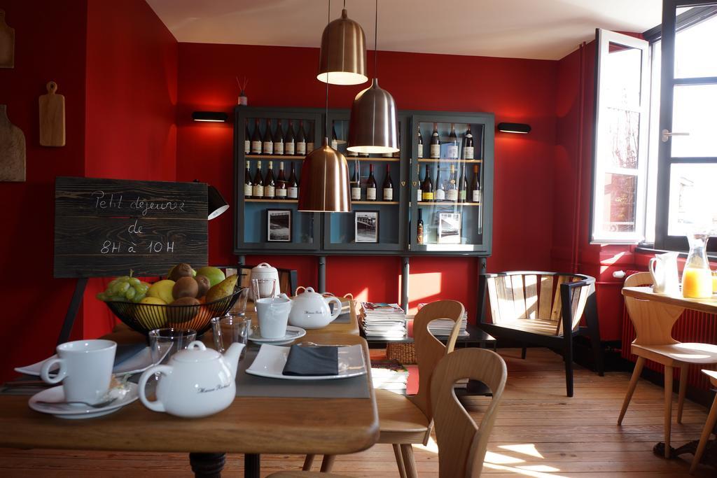 Hotel Courtille De Solutre Zewnętrze zdjęcie