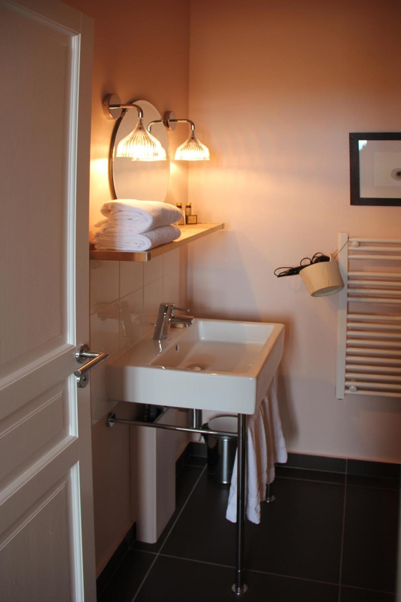 Hotel Courtille De Solutre Zewnętrze zdjęcie
